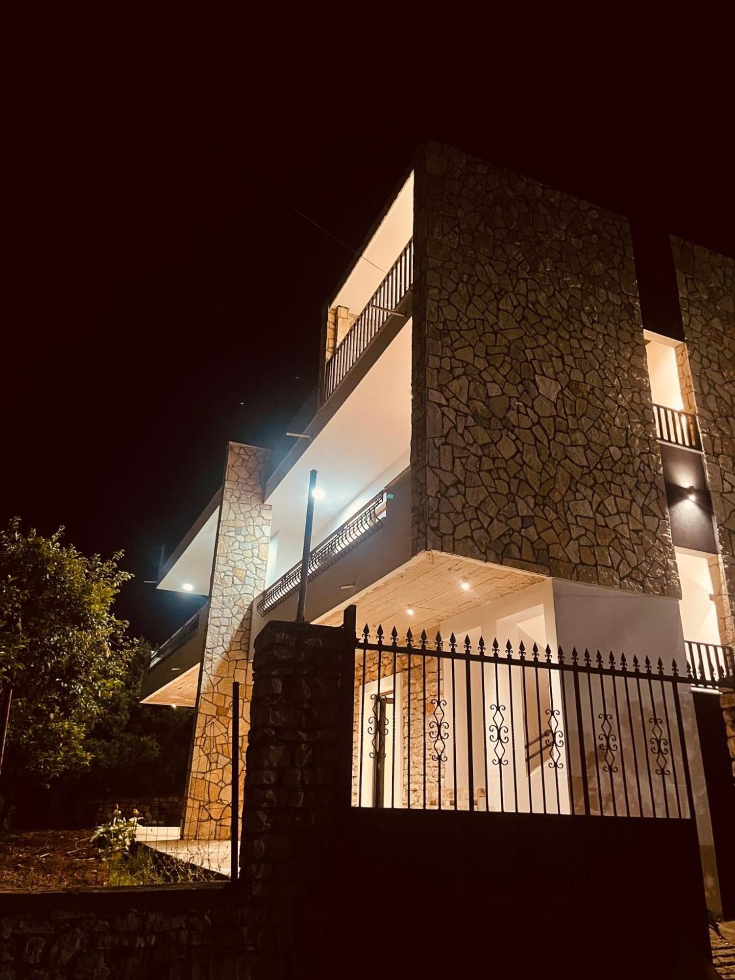 Comfort Guest Rooms Vila Hm Sarandë エクステリア 写真