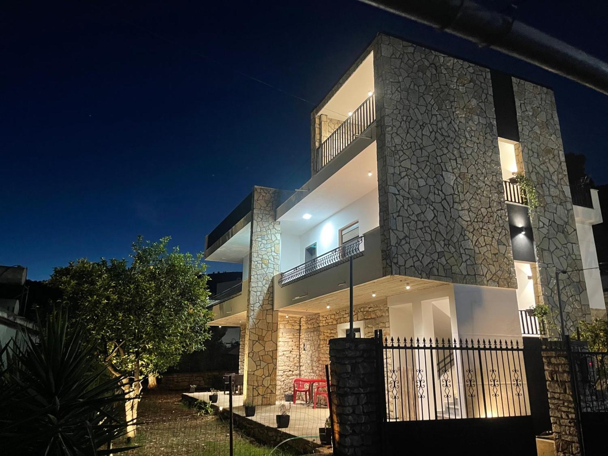 Comfort Guest Rooms Vila Hm Sarandë エクステリア 写真
